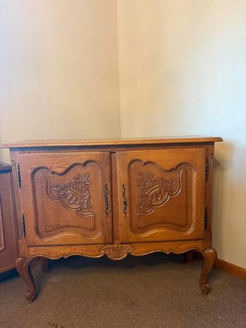 Massief eiken kast in Franse landelijke stijl beschikbaar voor biedingen