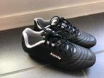 Chaussures foot neuf pointues 35, Sports & Fitness, Comme neuf, Enlèvement ou Envoi