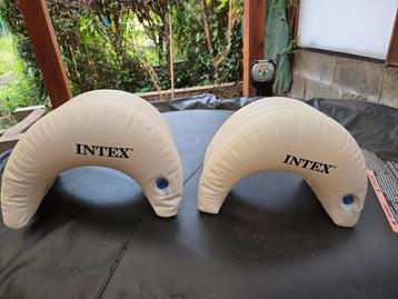 2 appuie tête intex  beschikbaar voor biedingen