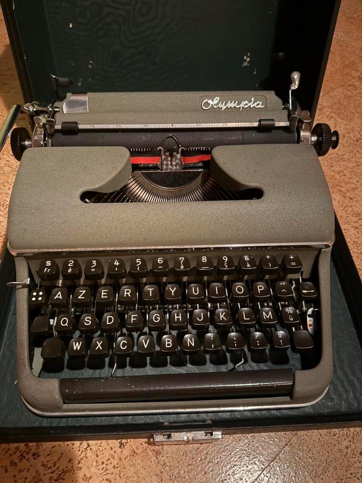 Antieke Olympia SM3 typemachine uit de jaren ‘50, Diversen, Typemachines, Zo goed als nieuw, Ophalen
