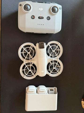 Dji Neo Drone + controller + charger + 2 batterijen, Enlèvement ou Envoi, Comme neuf