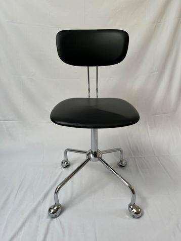 Vintage bureaustoel beschikbaar voor biedingen