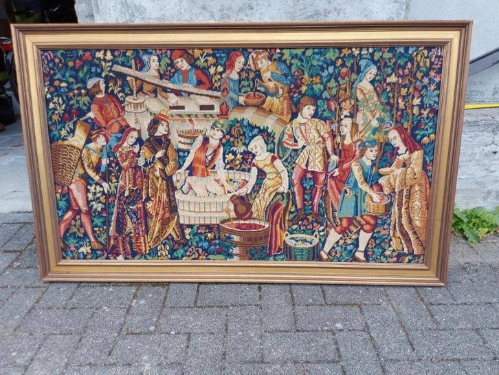 Ingekaderd borduurwerk met Middeleeuws tafereel, Antiek en Kunst, Kunst | Schilderijen | Klassiek, Ophalen