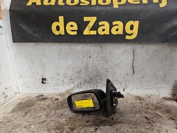 Buitenspiegel links van een Toyota Yaris beschikbaar voor biedingen