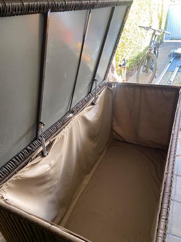 Kussensbak terras 160X80X87 beschikbaar voor biedingen