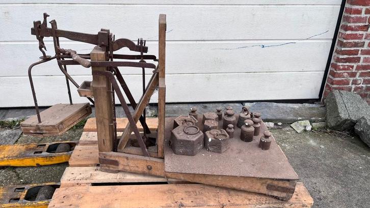 Oude balansweegschaal met gewichten, antiek en compleet, Antiquités & Art, Antiquités | Outils & Instruments, Enlèvement