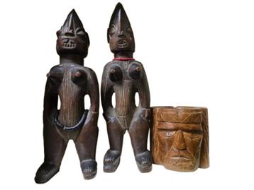 Houten sculpturen beschikbaar voor biedingen