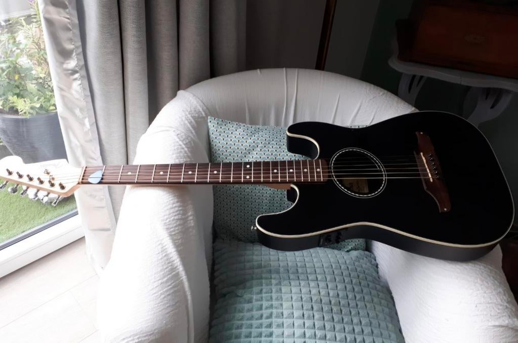 FENDER strato Electro accoustique, Muziek en Instrumenten, Snaarinstrumenten | Gitaren | Akoestisch, Ophalen of Verzenden