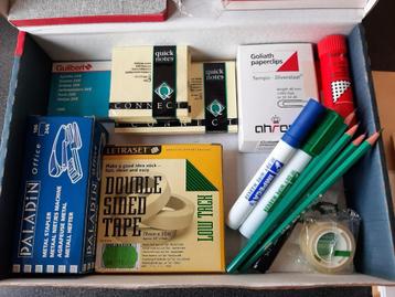 SET BUREAUBENODIGHEDEN VOOR SCHOOL OF THUIS beschikbaar voor biedingen