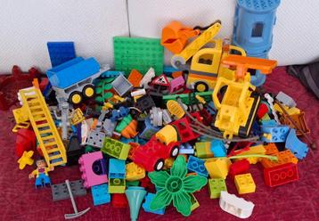 Enorm veel duplo bricks, bouwvoertuigen ect. beschikbaar voor biedingen
