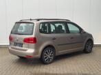 ✅ Volkswagen Touran 1.2 TSI Highl 7ZITP Pano Navi 1eig GARAN, Auto's, Volkswagen, Voorwielaandrijving, Euro 5, Beige, 4 cilinders