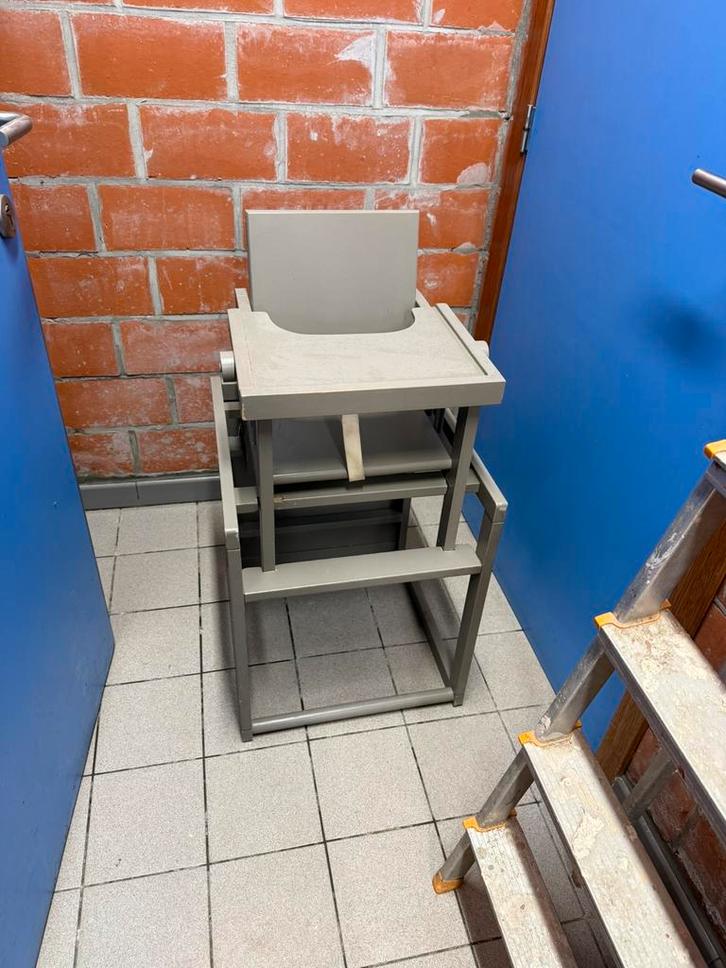 Chaise haute enfant en bois – style sobre / solide, Kinderen en Baby's, Kinderstoelen, Zo goed als nieuw, Ophalen