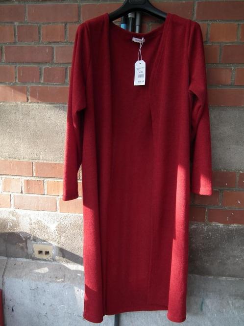 Lang rood vest, voor dames. Maat L/XL (Paprika) NIEUW, Kleding | Dames, Truien en Vesten, Nieuw, Maat 46/48 (XL) of groter, Rood