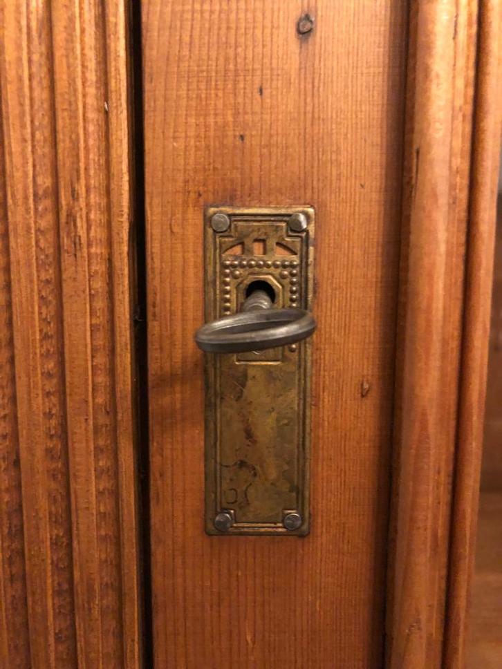 Oude landelijke hoekkast, Antiek en Kunst, Antiek | Meubels | Kasten, Ophalen