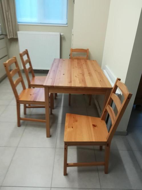 tafel en 4  stoelen, ook 1 hoge stoel en 1 stoel in leder, Antiek en Kunst, Antiek | Meubels | Tafels, Ophalen