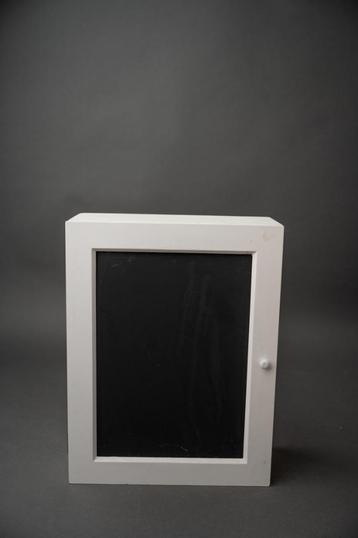 Presentatie doopsuiker - Kastje met krijtbord beschikbaar voor biedingen