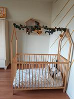 Baby-/peuterbedje in huisjesvorm met matrasje, Ophalen, Zo goed als nieuw