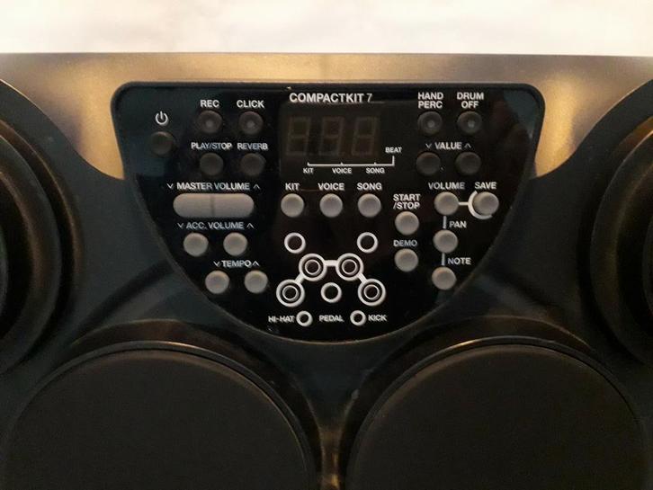Alesis compactkit 7 met voeding en pedals, Muziek en Instrumenten, Drumcomputers, Zo goed als nieuw, Ophalen