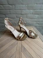 Gouden hak/ pump, Kleding | Dames, Schoenen, Pumps, Overige kleuren, Ophalen of Verzenden, Zo goed als nieuw