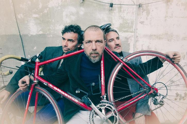 25 jan 26 – VIP – Kerff – Stadsschouwburg, Tickets en Kaartjes, Theater | Overige, Drie personen of meer, Januari, Arrangement