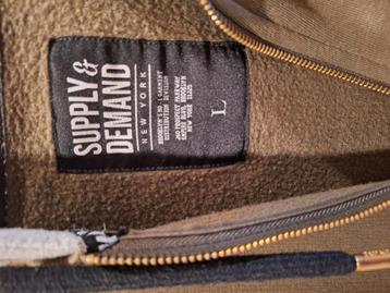Sweater met rits en kap beschikbaar voor biedingen
