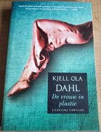 Kjell Ola Dahl - De vrouw in plastic, Enlèvement ou Envoi, Utilisé, Scandinavie