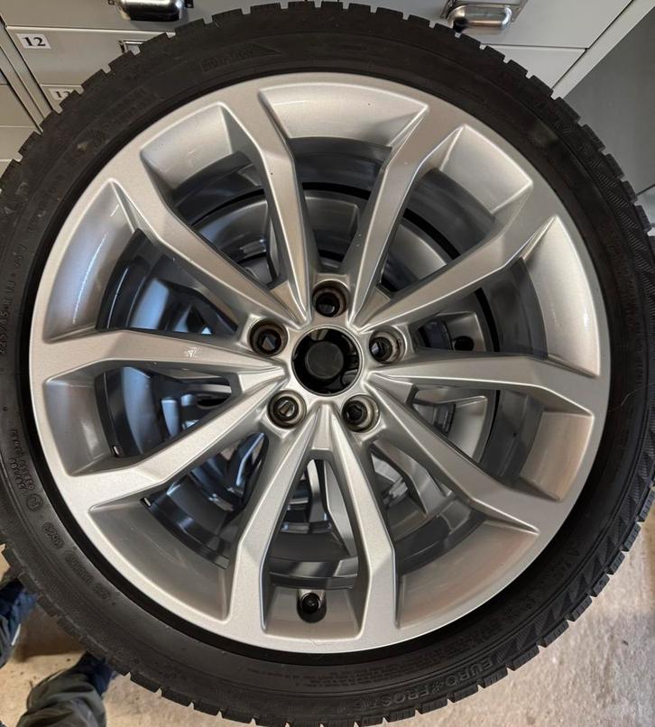Pneus hiver ori. Audi 225/45 R18, Auto-onderdelen, Banden en Velgen, Band(en), Winterbanden, Ophalen