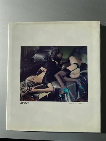 Versace LOOKBOOK for Spring Summer 2001 beschikbaar voor biedingen