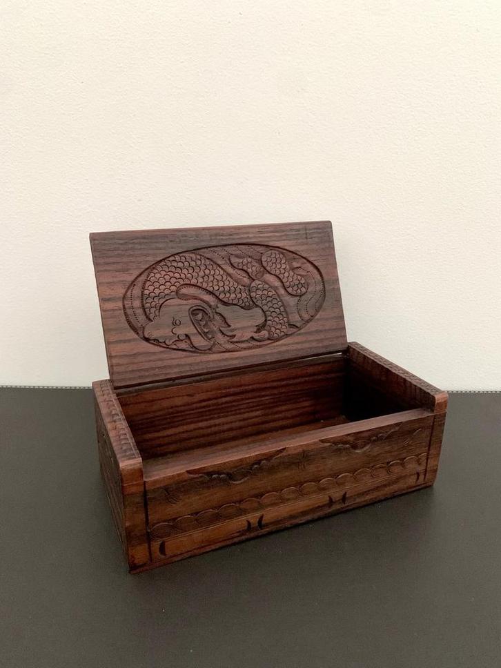 Boite « Dragon » Vintage en Bois Sculpté, Antiquités & Art, Antiquités | Accessoires de maison, Enlèvement ou Envoi