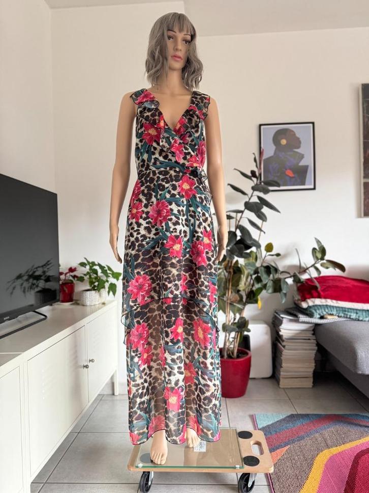 Beautiful dress with leopard and floral print (size S/M) new, Kleding | Dames, Jurken, Nieuw, Maat 38/40 (M), Beige, Onder de knie