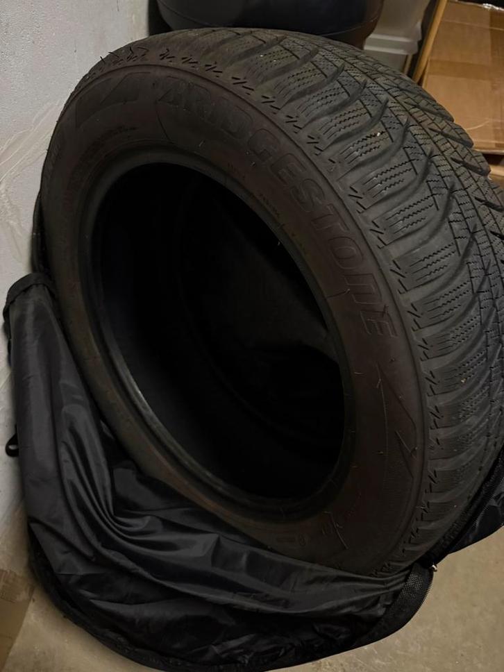 2 pneus d'hiver Bridgestone, Autos : Pièces & Accessoires, Pneus & Jantes, Pneu(s), Pneus hiver, 16 pouces, 205 mm, Véhicule de tourisme