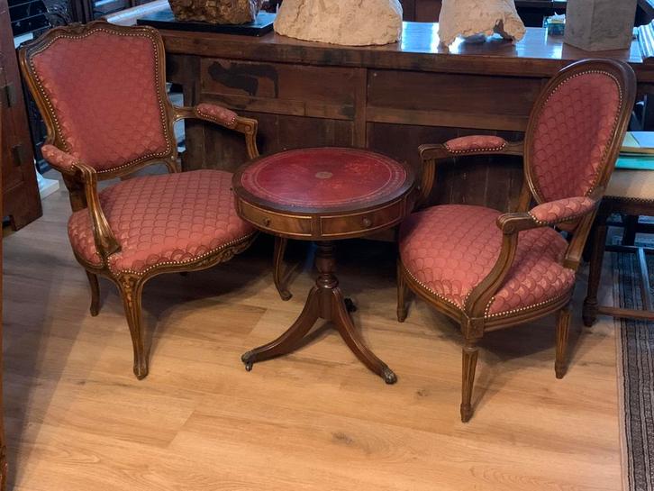 Antieke stoelen en tafeltje, Antiek en Kunst, Antiek | Meubels | Stoelen en Sofa's, Ophalen