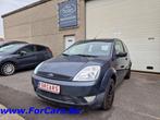 Ford Fiesta benzine 3 deur weinig km + 1 jaar garantie, Auto's, Ford, Voorwielaandrijving, Stof, 4 cilinders, Grijs