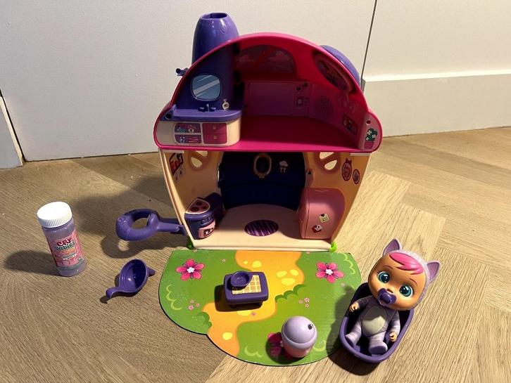 Cry Babies Magic Tears Katie’s Super House, Kinderen en Baby's, Speelgoed | Poppen, Zo goed als nieuw, Overige typen, Ophalen of Verzenden