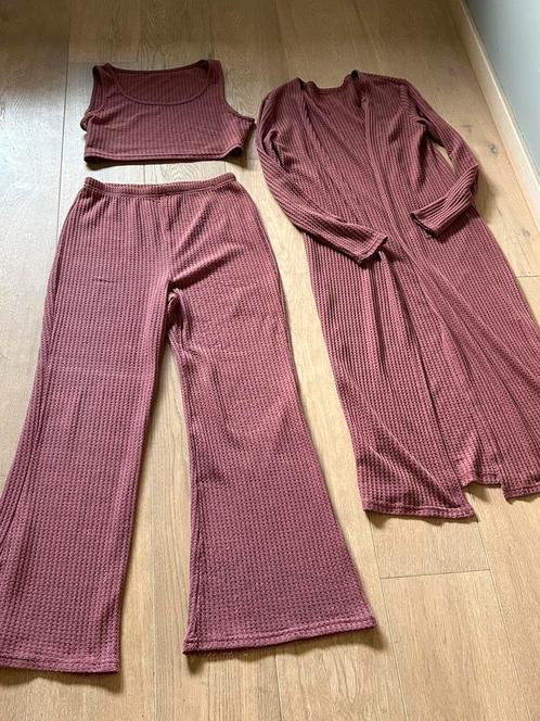 Heel groot pakket mt xs tel l - ideaal voor door verkoop, Kleding | Dames, Homewear, Zo goed als nieuw, Ophalen
