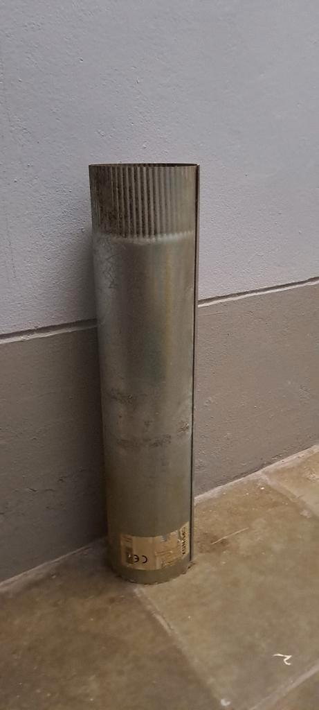 Buse de poele 10cm sur 50cm a saisir ️↙️ ️️, Bricolage & Construction, Tuyaux & Évacuations, Utilisé, Évacuation, Zinc, Moins de 2 mètres