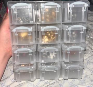 106 sieraden voor sieradenbedrijf wegens stopzetting beschikbaar voor biedingen