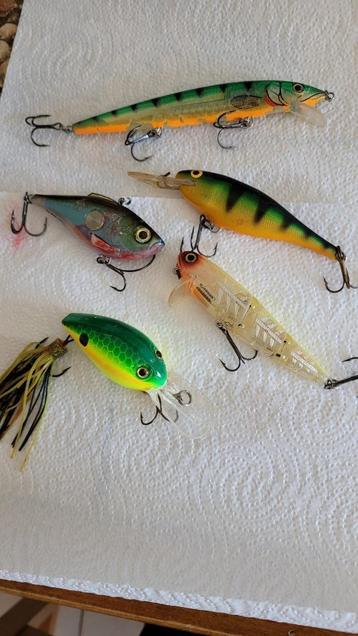 lot de 5 leurres pour pêche( lot 7) beschikbaar voor biedingen
