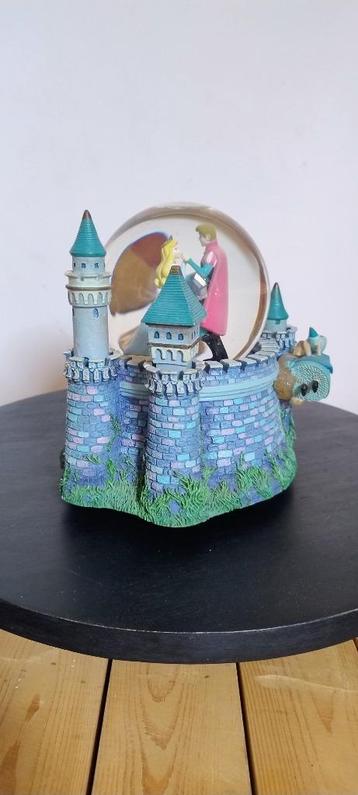 Disney Sleeping Beauty Snowglobe beschikbaar voor biedingen