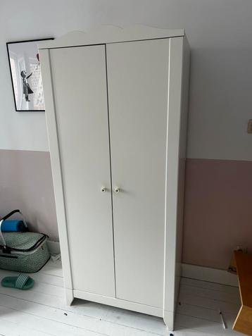 Kinderkastje beschikbaar voor biedingen