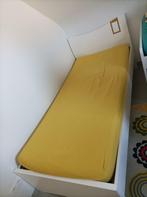 Bed met nachtkastje, Huis en Inrichting, Slaapkamer | Bedden, Ophalen, Gebruikt, Eenpersoons, Wit