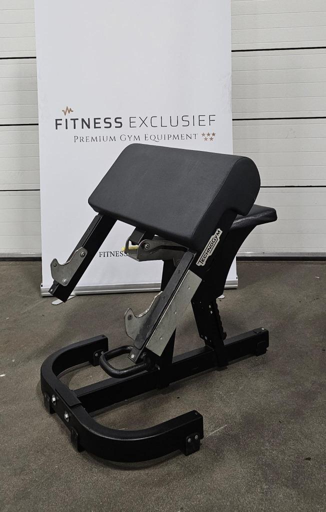 Technogym Scott Bench Purestrength Bicep en Barbellcurl, Sport en Fitness, Fitnessmaterialen, Gebruikt, Fitnessbank, Armen, Benen
