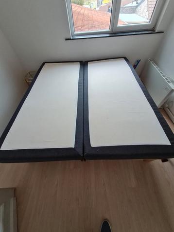 Bed(den) met lattenbodem op poten 2× 2m x90cm beschikbaar voor biedingen