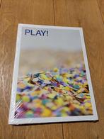 <NIEUW BOEK>  PLAY!, Boeken, Ophalen of Verzenden, Zo goed als nieuw