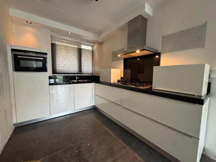 Prachtige Moderne Hoekkeuken + Apparatuur + GEDEMONTEERD, Huis en Inrichting, Keuken | Complete keukens, Hoekkeuken, Wit, Composiet