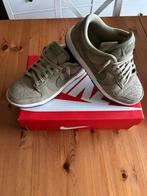 Nike dunk low kaki, Kleding | Dames, Schoenen, Nike, Ophalen of Verzenden, Zo goed als nieuw, Sneakers