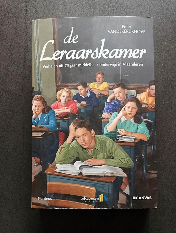 De Leraarskamer - Verhalen uit 75 jaar Middelbaar, Boeken, Politiek en Maatschappij, Zo goed als nieuw, Maatschappij en Samenleving