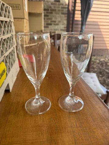 champagneglazen beschikbaar voor biedingen