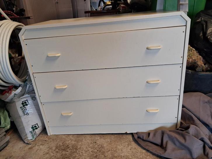 Gratis witte kast met drie lades, Huis en Inrichting, Kasten | Ladekasten, Ophalen