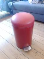 Metalen vuilnisemmer Brabantia, voetbediening en soft-close, Ophalen